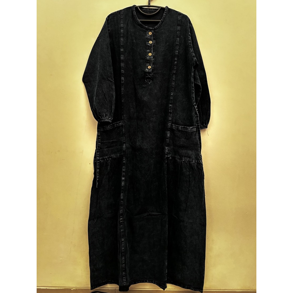 GAMIS JEANS HITAM