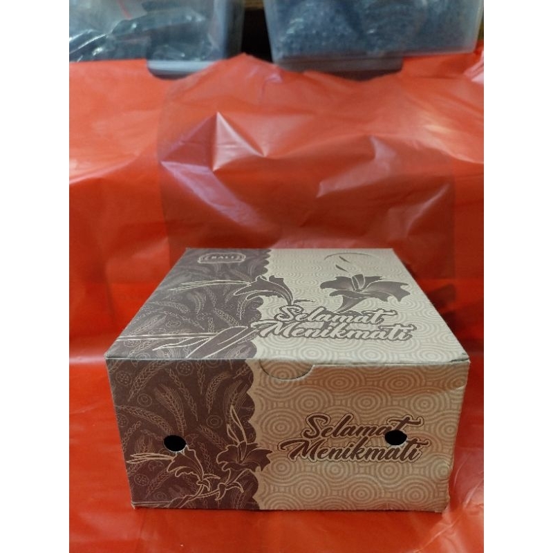 

1 pcs SNAK BOX MOTIF BAHAN KRAFT UK.12 x 12