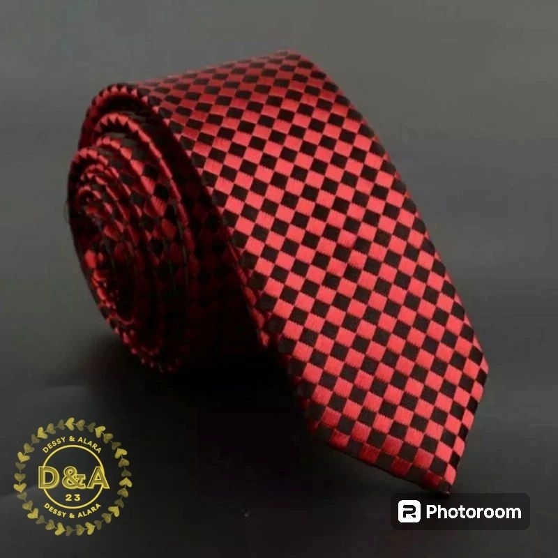 Dasi panjang pria motif kotak catur Dasi import