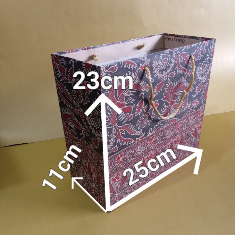 

paperbag batik ukuran M(25×11×23)cm isi 12pcs/pack