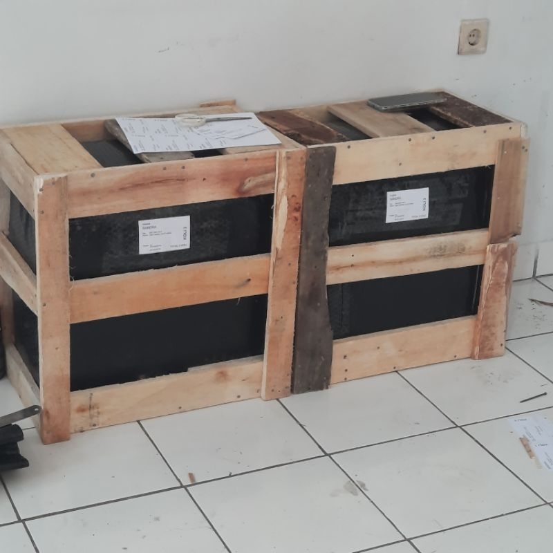 

Packing Kayu untuk packing barang pecah dan sejenisnya agar tahan benturan dan tumpukan barang