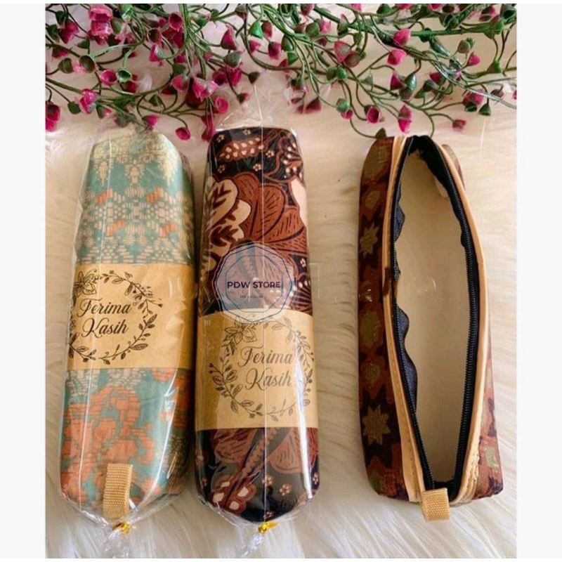 

50 PCS TEMPAT PENSIL ATAU PULPEN BATIK MODEL LUCU KEMAS PLASTIK untuk Ulang tahun dan Pernikahan