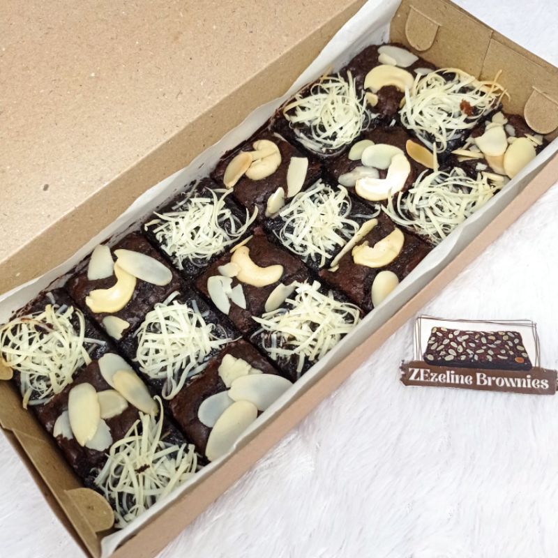 

Brownies Fudgy Sekat 18 Slice Keju Almond Mede