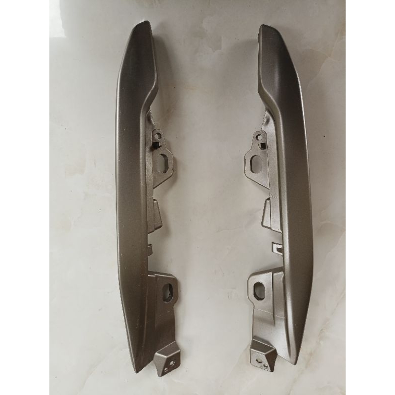 Body Behel Pegangan Jok Belakang Yamaha New Vixion Led Bk8 THN 2017-2022 Original lospek