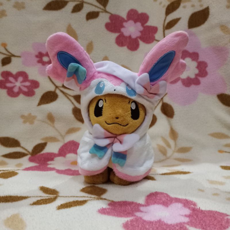 BONEKA POKEMON EEVEE PONCHO SYLVEON