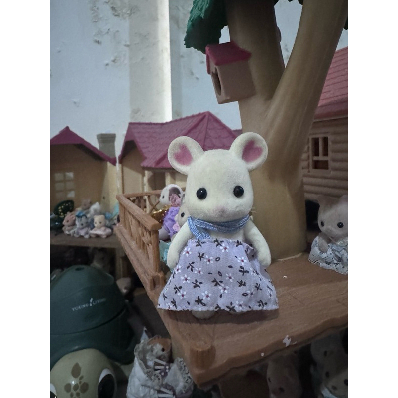 Sylvanian families white mouse sister