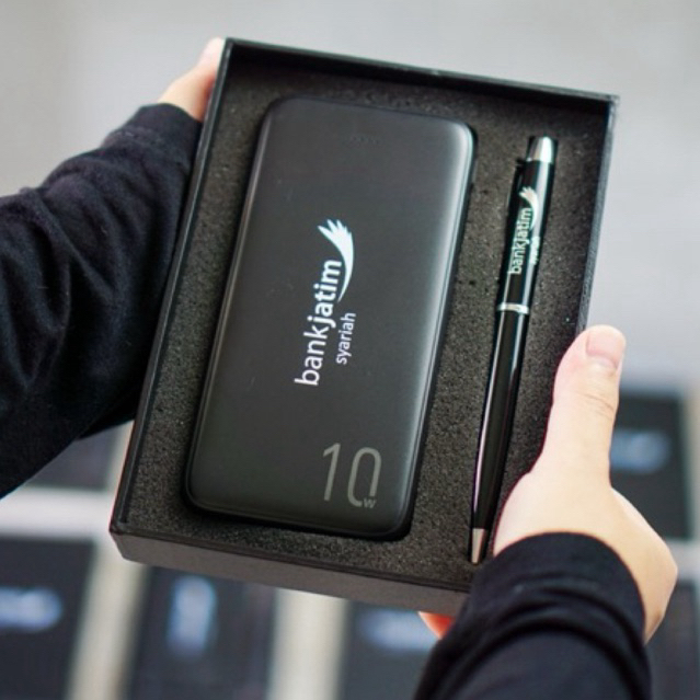 

Custom Gift Set Powerbank Pena Souvenir kantor Hampers kantor