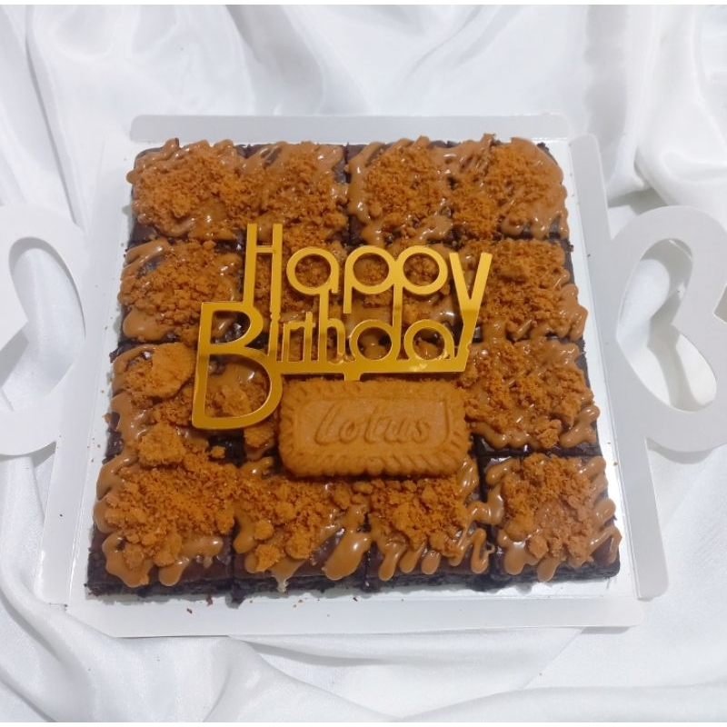 

Lotus biscoff brownies | fudgy brownies lotus biscoff | brownies topping | brownies depok | brownies premium | brownies nyoklat
