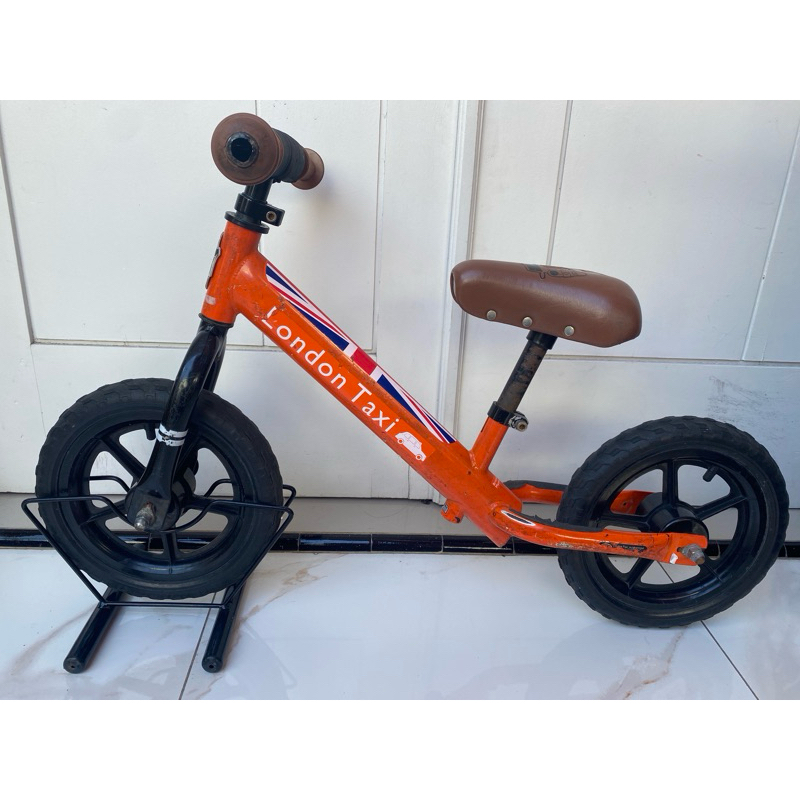Preloved balance bike london taxi