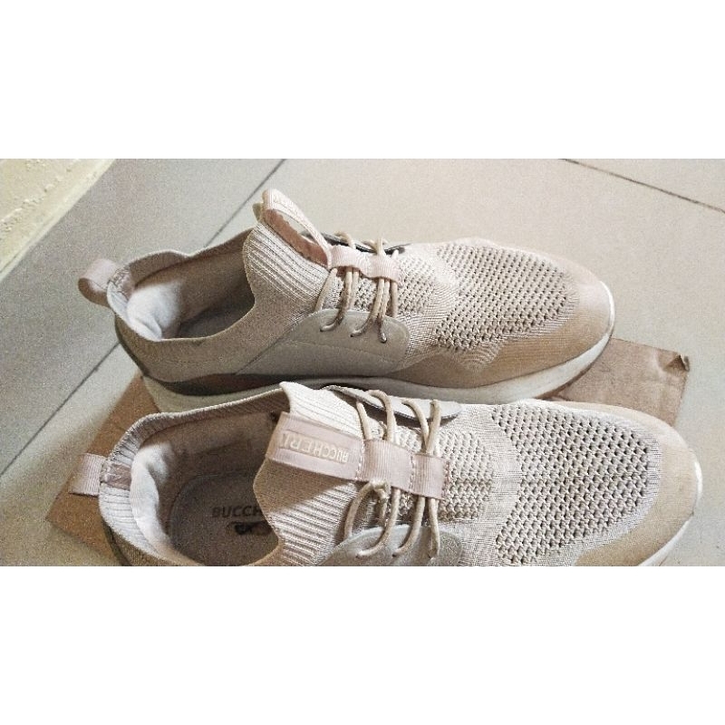 Sepatu sneaker wanita Buccheri ORI Preloved