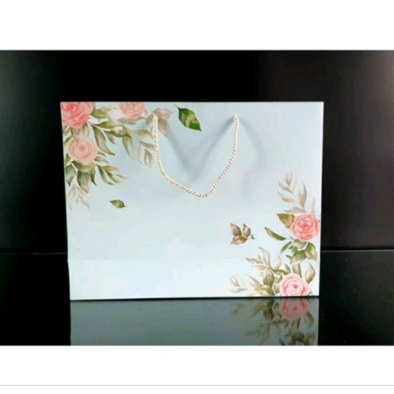 

Paperbag Big Gift Edition (Floral)Uk. 40 x 12 x 31 cm