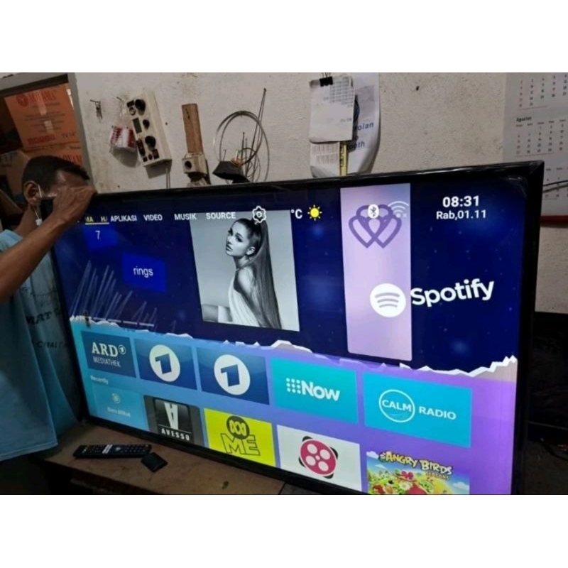 Smart TV / Android TV Weyon sakura 50/55/65 free packing kayu