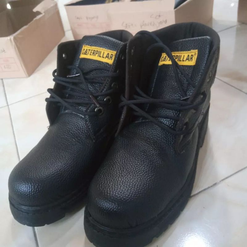 sepatu sefti kulit