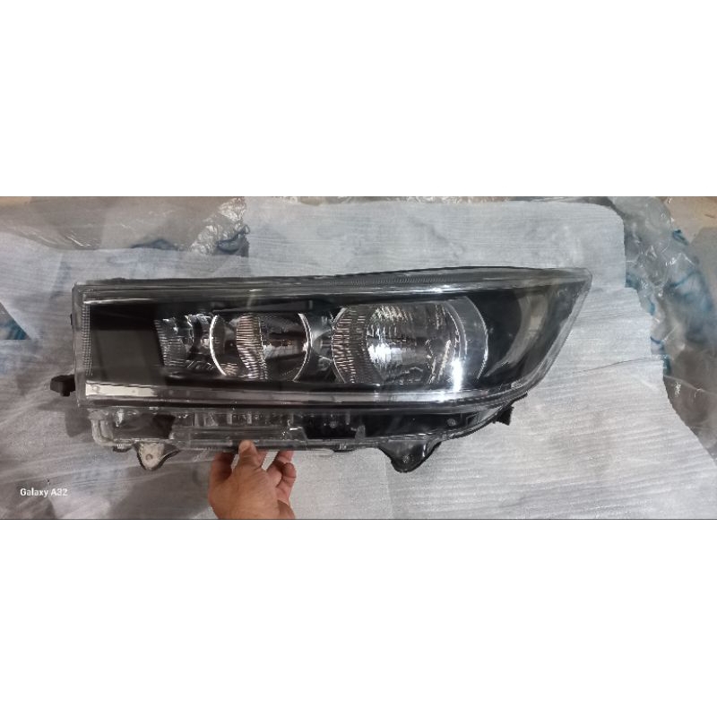 Headlamp lampu depan Toyota Innova Reborn 2016-2017 kiri Original merk Depo