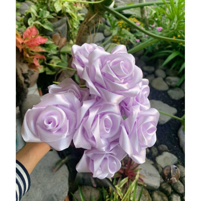

Bunga pita satin satuan tanpa wrapping