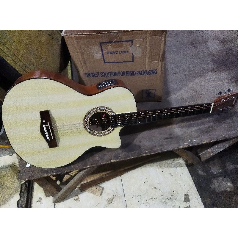 gitar akustik elektrik tuner taylor