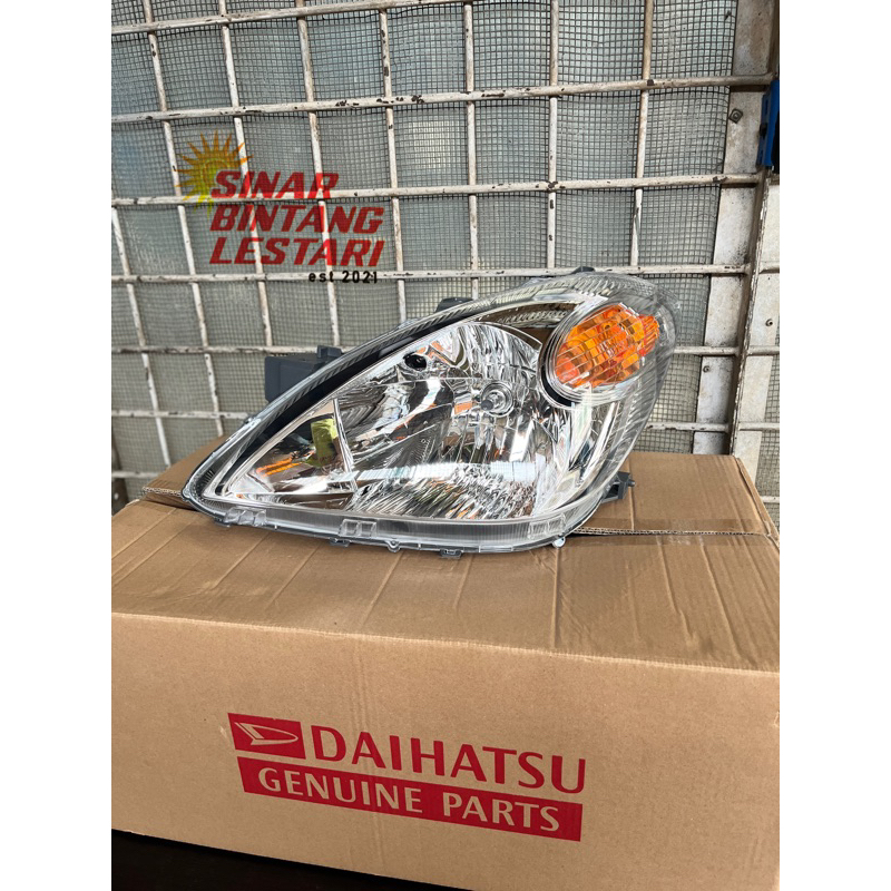 Lampu Depan / Head Lamp Xenia Avanza VVTI ( thn 2007 - 2011)  + Bohlam ( Daihatsu Asli ) Original