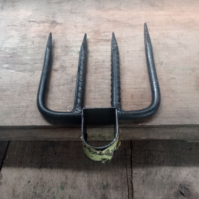 Garukan sampah ulir besar / pacul garukan garpu / cangkrang / garukan tanah / garukan sampah rumput