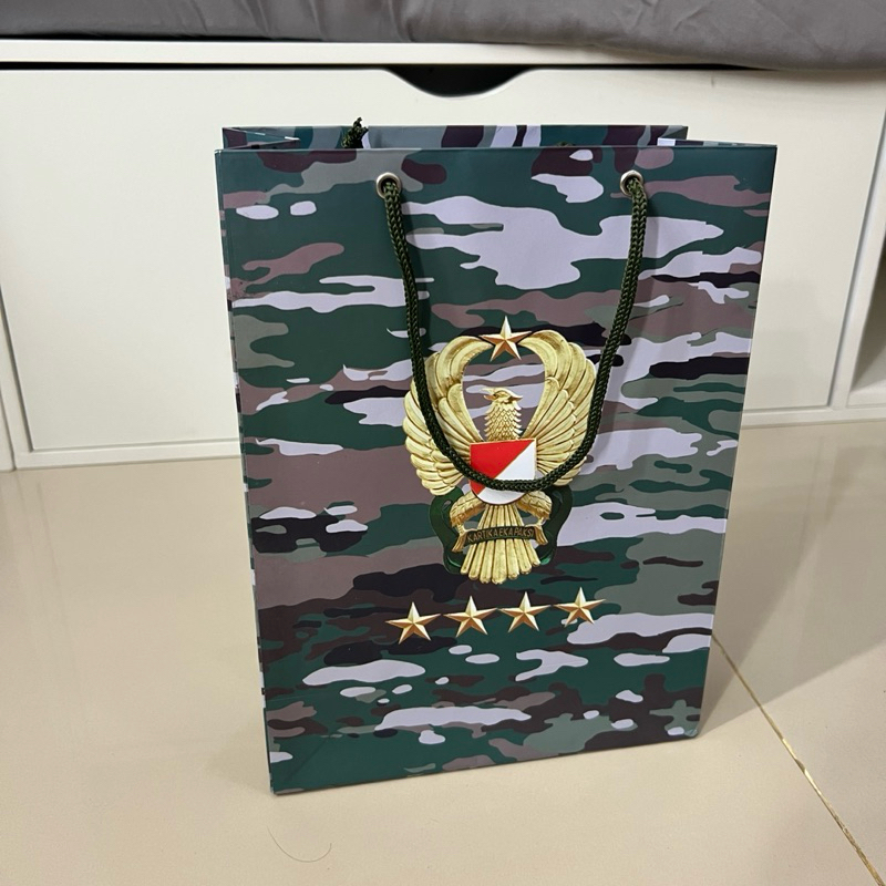 

Abri Militer Garuda Bintang 4 Army Paper Bag Small 27x20x10cm - Hijau Muda