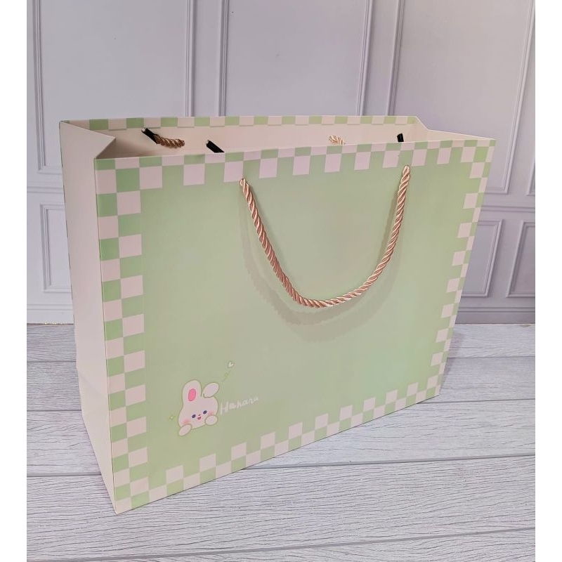 

Paper bag motif landscape ukuran 32x11x25,5 cm/paper bag ukuran sedang