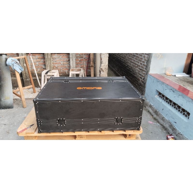 hardcase midas M32 live