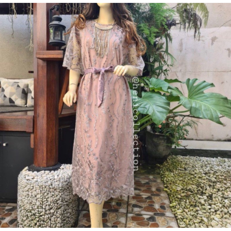 Preloved Dress Brukat Pesta Heni Collection