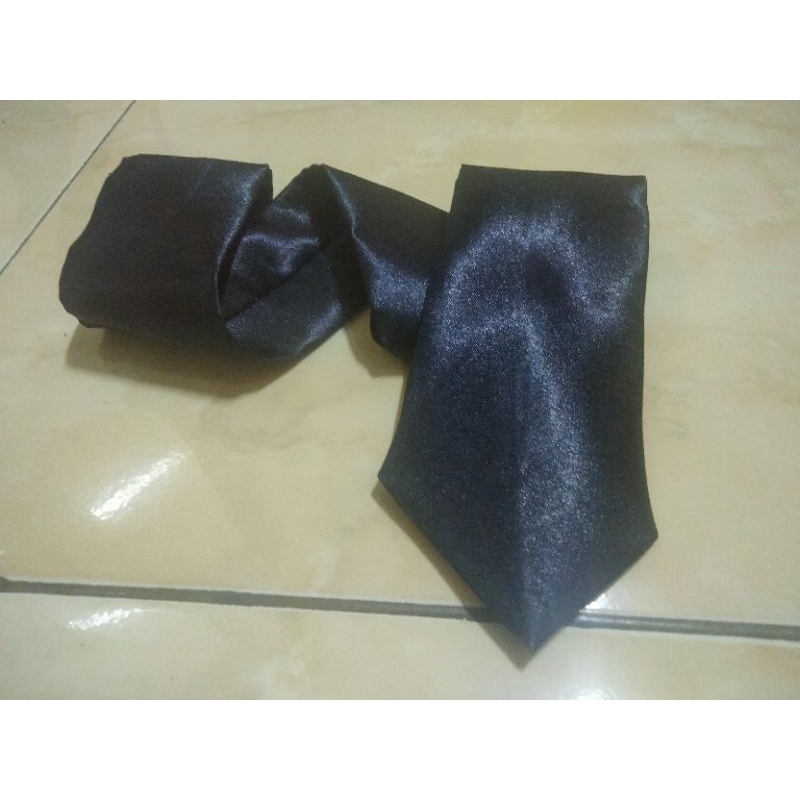 Dasi Pria Hitam Polos / Dasi pria / Dasi hitam / Dasi polos hitam