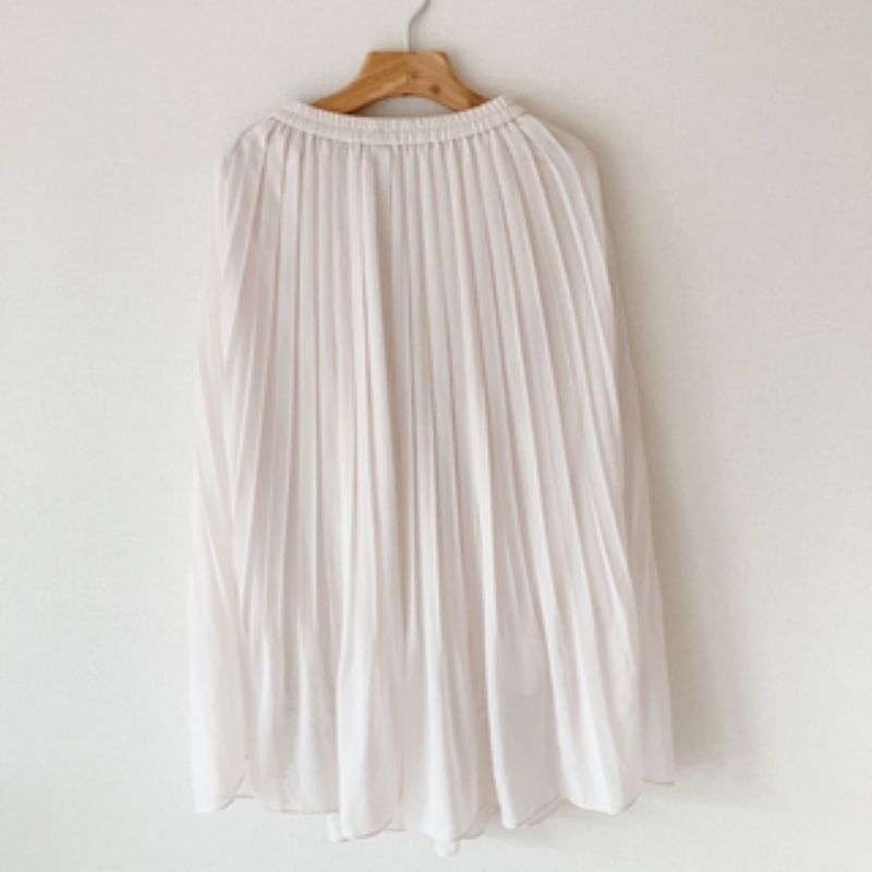 Uniqlo White Half Chiffon Pleated Skirt