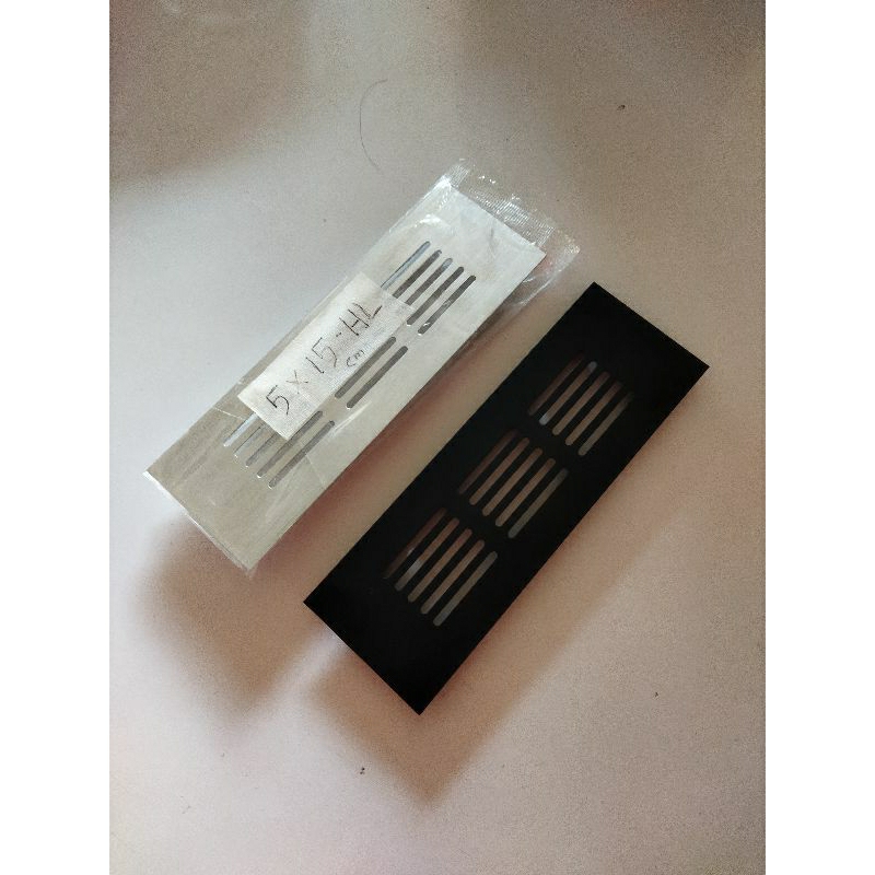 Lubang Hawa Pintu Kitchen Set Lemari Saringan Udara