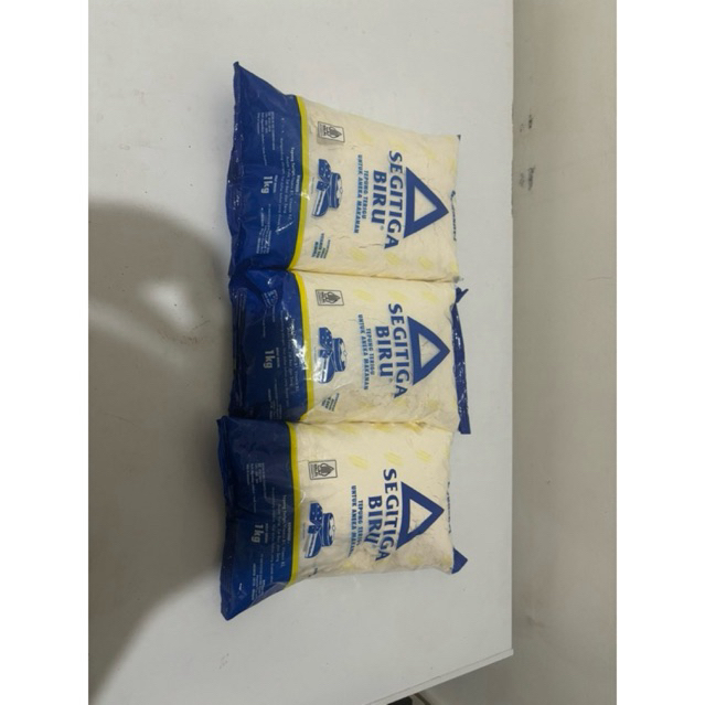 

CUCI GUDANG TEPUNG TERIGU SEGITIGA BIRU 1KG