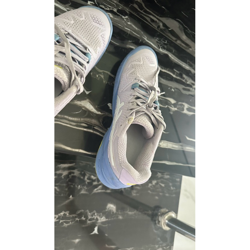 asic woman tennis shoes asics