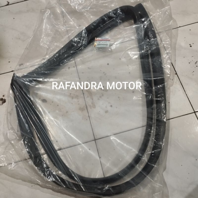 KARET KACA DEPAN MITSUBISHI CANTER 110PS/125PS/136PS SUPER SPEED ORIGINAL