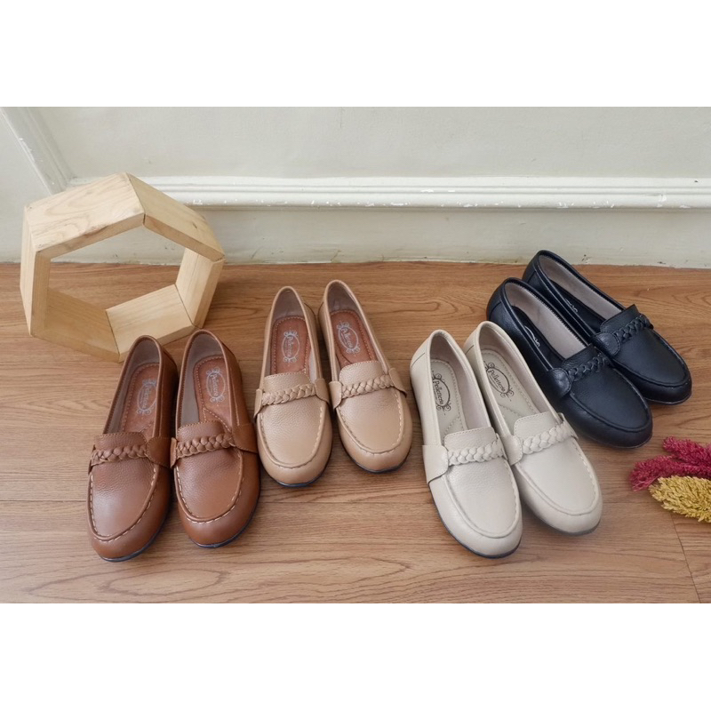 Sepatu Kulit Flat Wanita