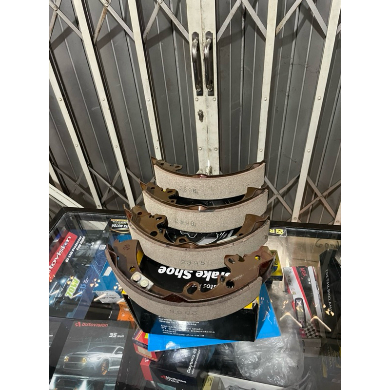 KAMPAS REM BELAKANG / BRAKE SHOE TOYOTA FORTUNER / HILUX DOUBLE CABIN 2004-2015 MK KASHIYAMA