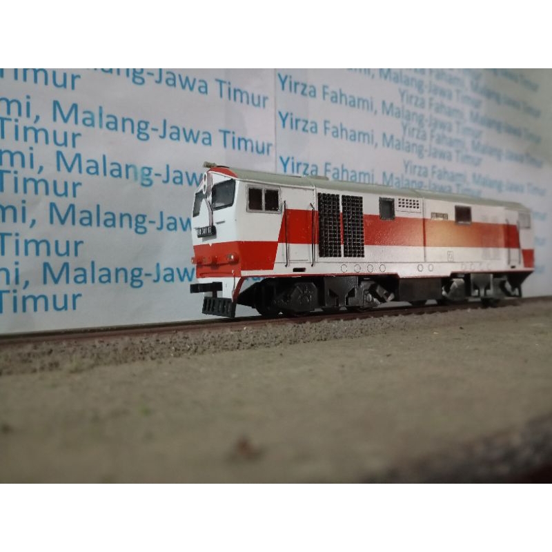 Miniatur lokomotif kereta api BB 301 dummy (tanpa mesin)