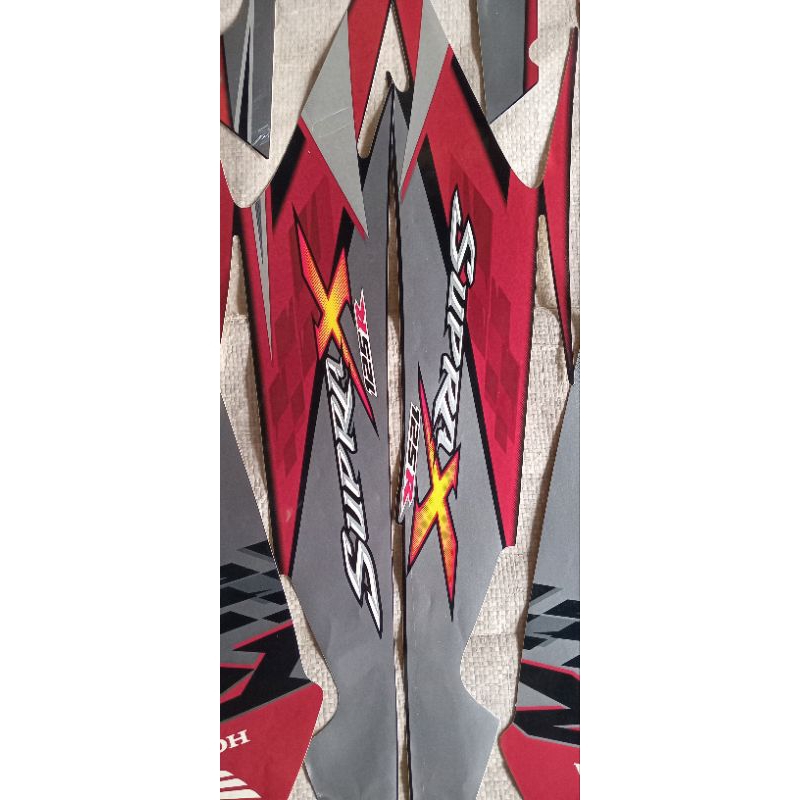 stiker striping lis bodi motor supra x 125 tahun2010