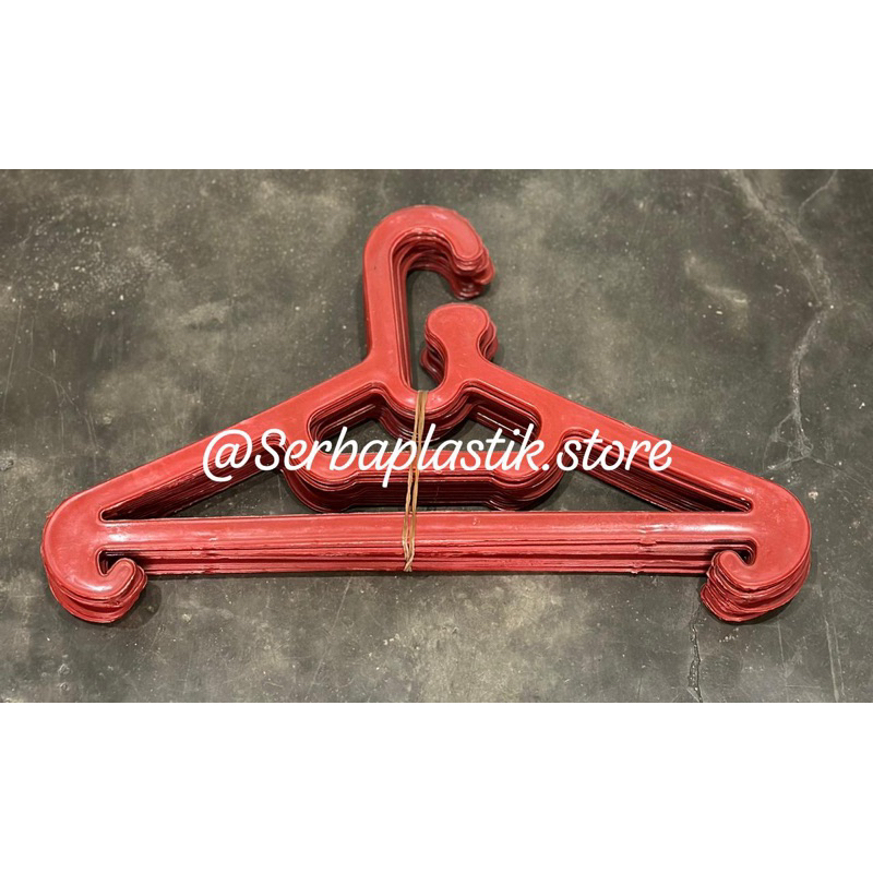 gantungan baju pakaian kemeja jas plastik warna gepeng / hanger baju murah tebal / hanger baju merah