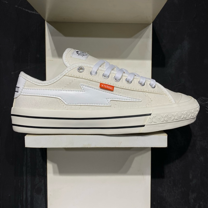 SEPATU XTERNAL LOW OFFWHITE