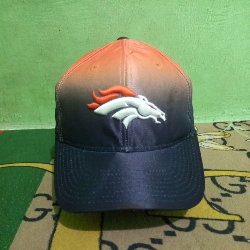 Topi Broncos