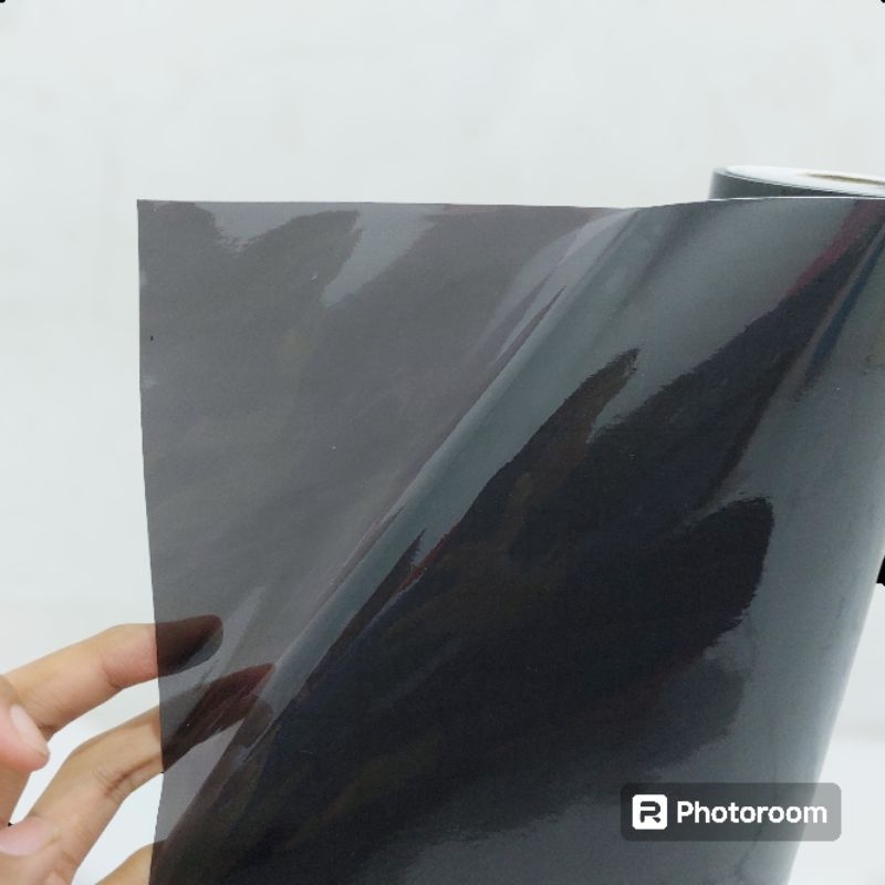 Skotlet Hitam Transparan Gelap