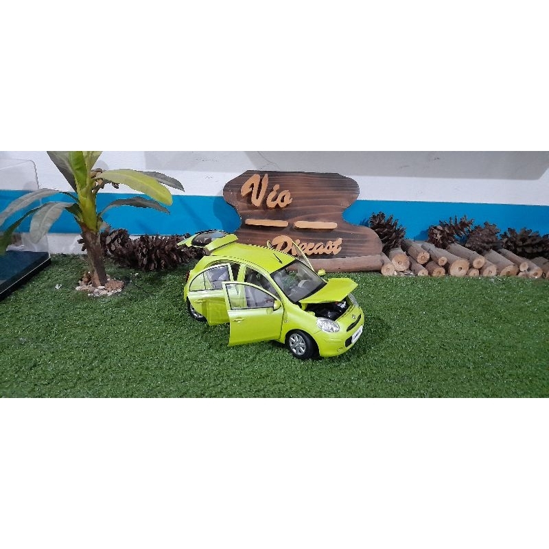 Diecast Miniatur Nissan March hijau skala 1:18