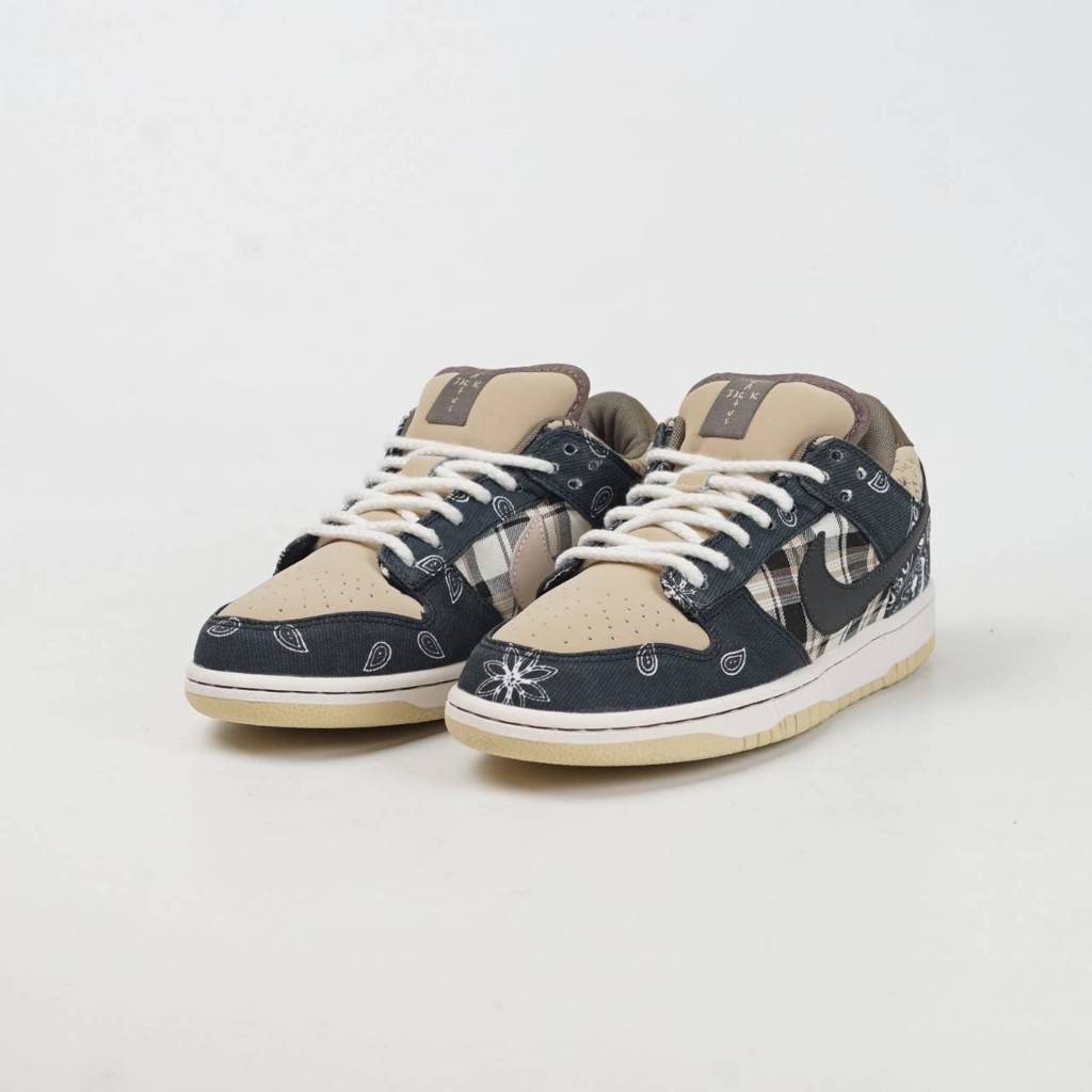 Sepatu Nike SB Dunk Low X Travis Scott