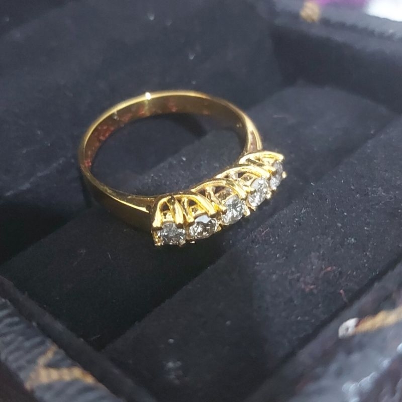 Elgenubi rings , Cincin listring motif  dengan ring emas