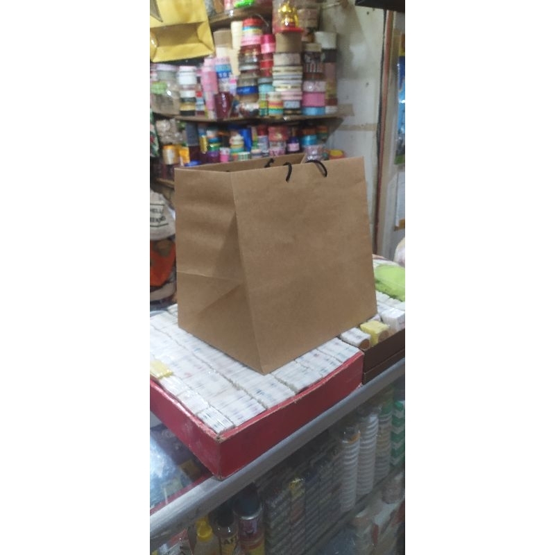 

paper bag kotak bahan Samson tebal 200 model kotak 35*28*35 isi 12 pcs