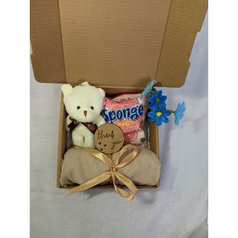 

HAMPERS GIFT BOX