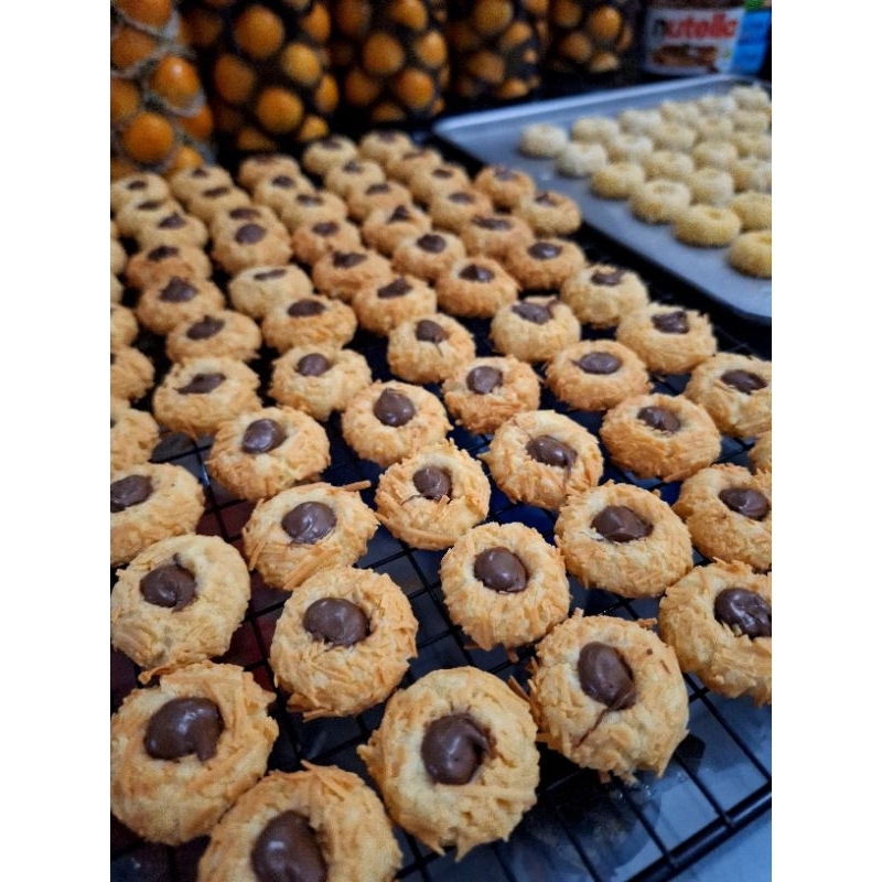 

Nutella Cheese Cookies Butter Toples Tabung 750ml - Tumbprint nutella - kue kering enak