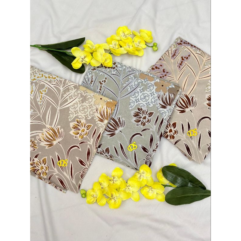 Kerudung Segi Empat Motif 130x130 Voal Premium