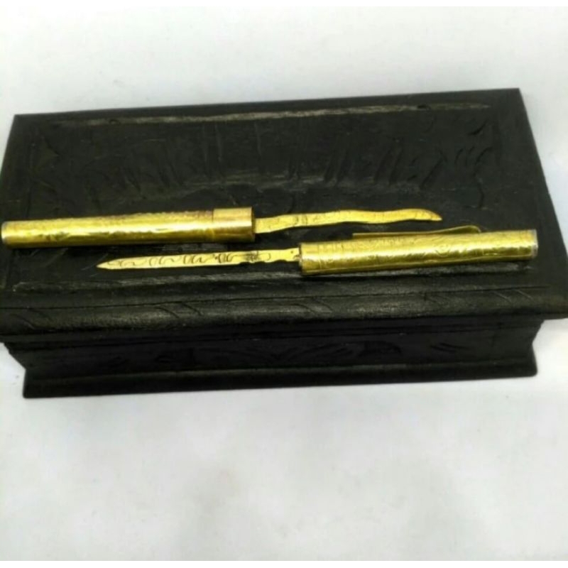 

Koleksi kuningan antik bolpen pulpen isi keris kotak kayu