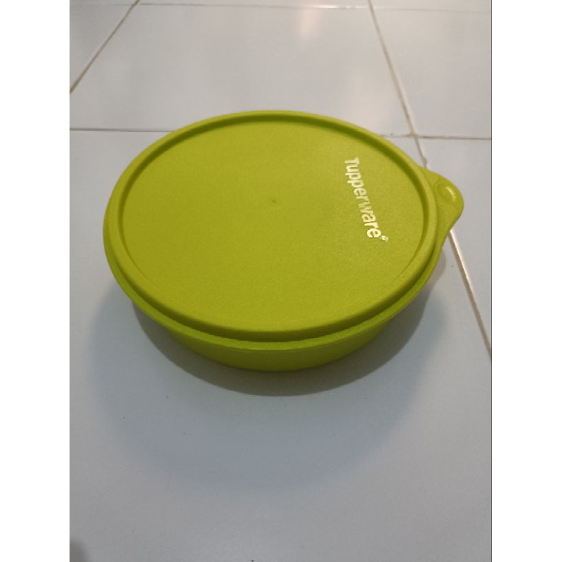 Tempat makan bulat tupperware