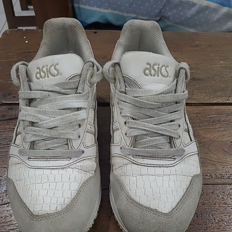 Sepatu ASICS Gel Saga